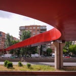 Abre la pasarela que conecta Salamanca y Chamartín sobre la A-2