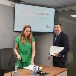 El consejero Fernández Carriedo junto a Heidi Millán, directora General de Tributos y Financiación Autonómica, antes de presentar el servicio presencial para la elaboración de declaraciones de la Renta de 2024 en 81 municipios del medio rural