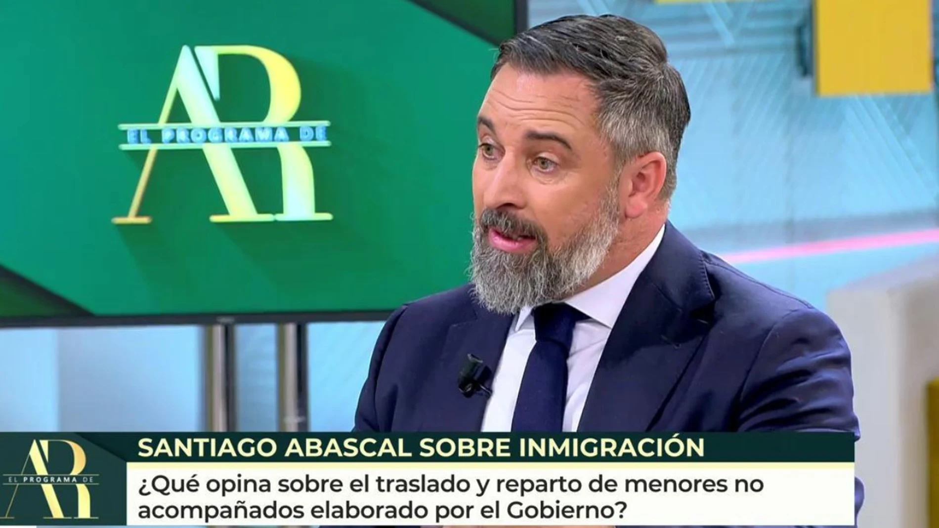 Santiago Abascal explica su política migratoria a Ana Rosa Quintana