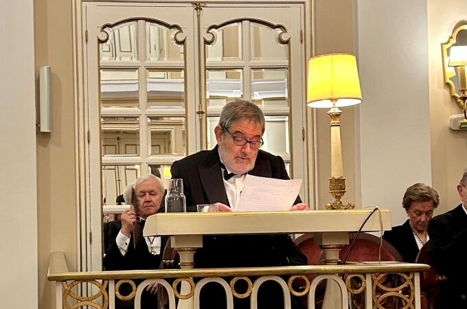 Pablo Emilio Pérez-Mallaína Bueno en el momento de la lectura del discurso de ingreso en la RAH, 'Desastres marítimos en la Carrera de Indias