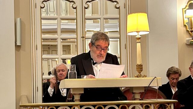 Pablo Emilio Pérez-Mallaína Bueno en el momento de la lectura del discurso de ingreso en la RAH, 'Desastres marítimos en la Carrera de Indias