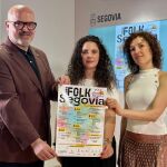 El concejal de Cultura, Juan Carlos Monroy, la directora de Folk Segovia, Cristina Ortiz, y la directora de la Fundación Don Juan de Borbón, Noelia Gómez, han presentado, esta mañana, el programa de Folk Segovia 2025 talleres entre el 30 de junio y el 6 de julio
