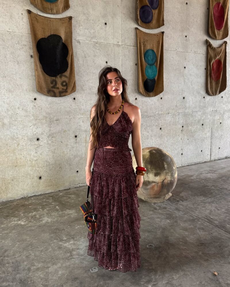 Look con falda de volantes.