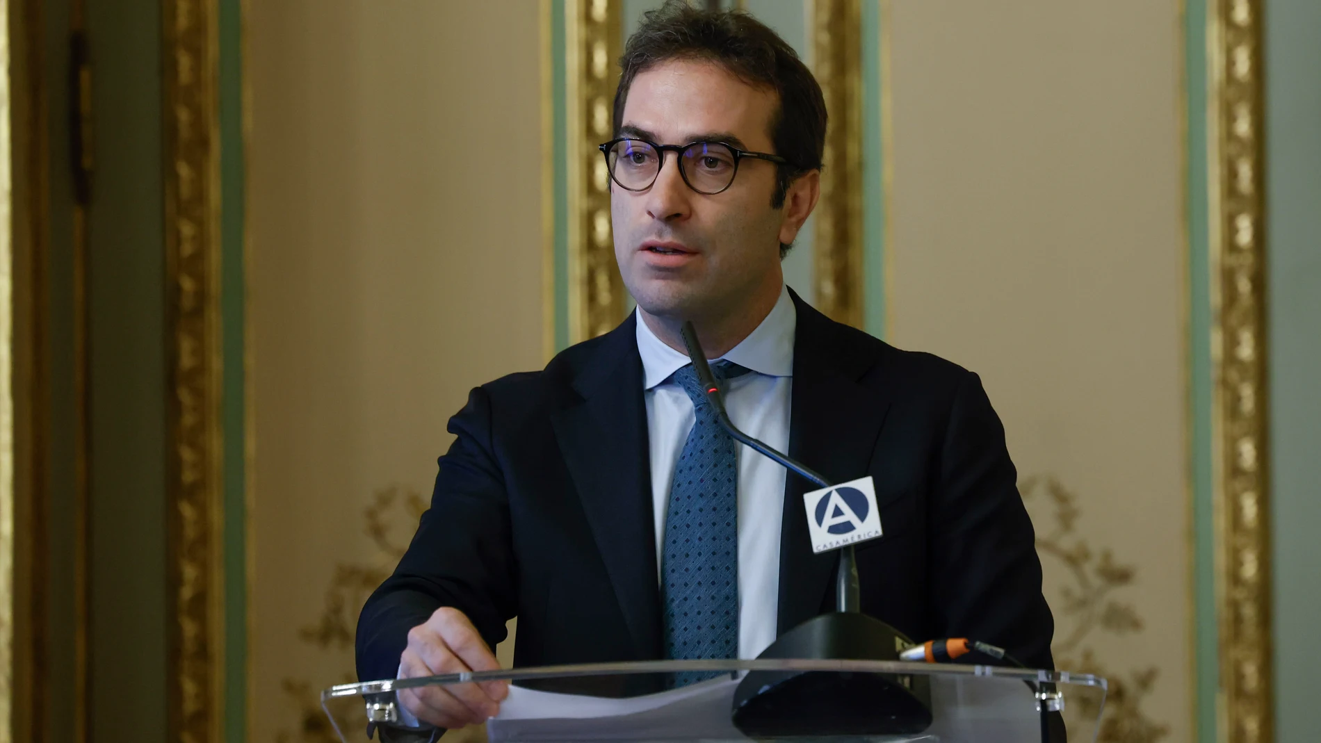 MADRID, 02/06/2025.- El ministro de Economía, Carlos Cuerpo, abre este lunes una jornada sobre las cláusulas de suspensión de deuda, disposiciones de los convenios de crédito que permiten aplazar el pago del servicio de la deuda cuando ocurren eventos como desastres naturales, crisis alimentarias o emergencias sanitarias. EFE/J.J. Guillén