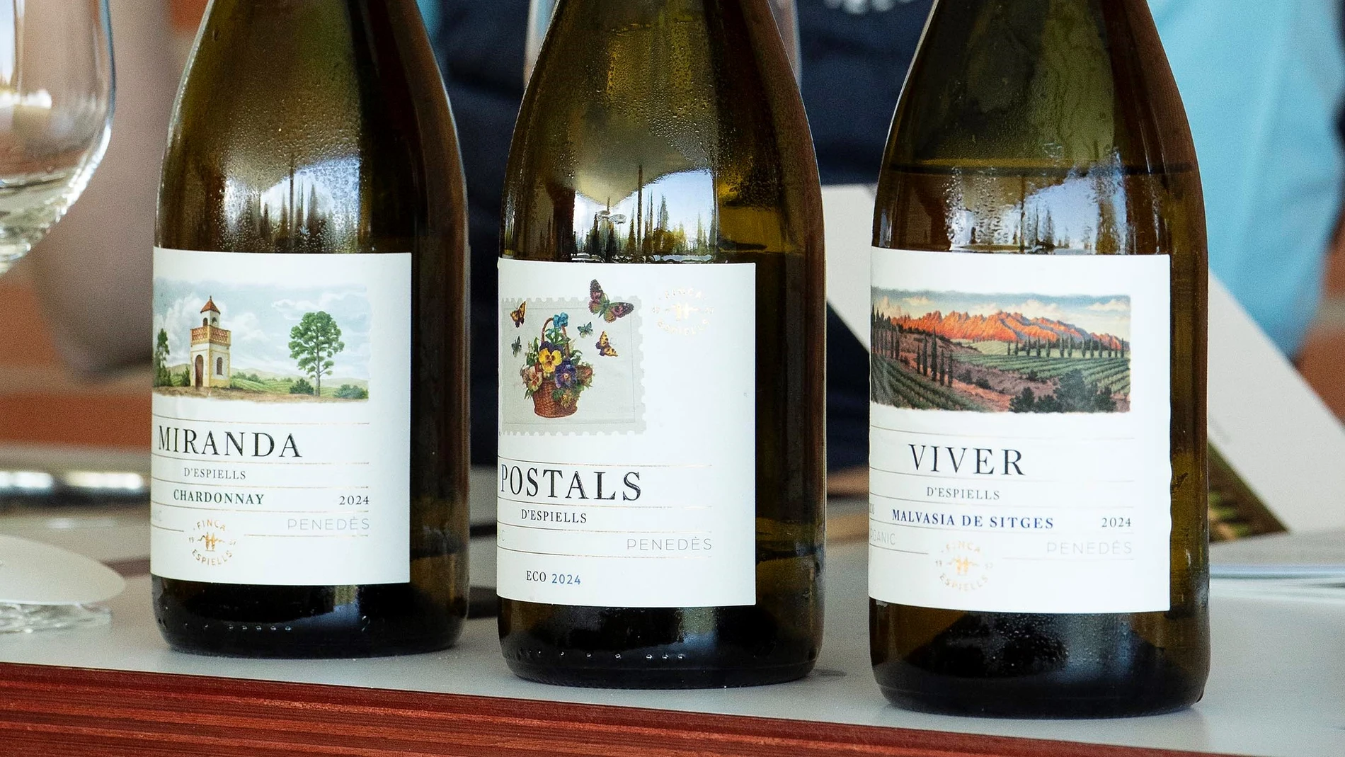 Juvé & Camps extiende su experiencia en vinos tranquilos con Postals d’Espiells y Can Rius d’Espiells