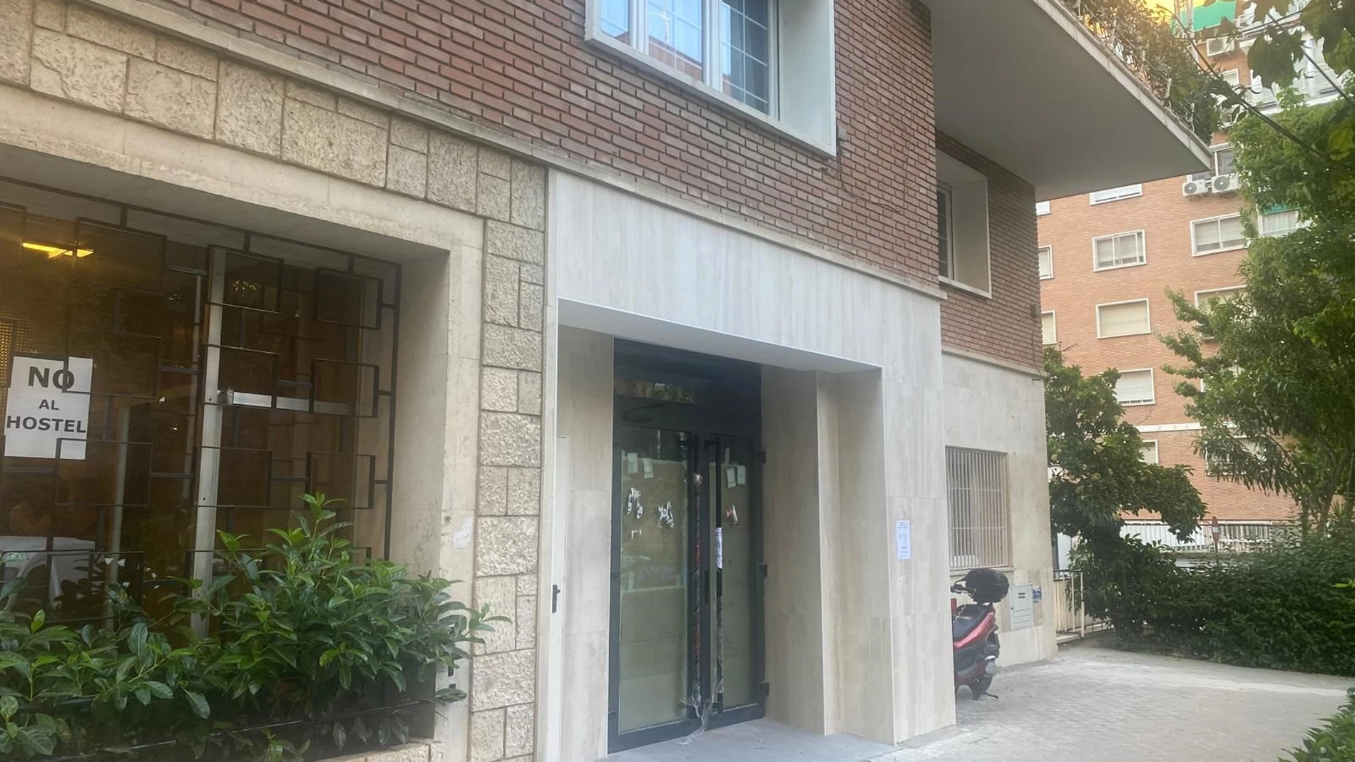 El hostal ubicado en el Parque de las Avenidas.REMITIDA / HANDOUT por VECINOS DEL PARQUE DE LAS AVENIDASFotografía remitida a medios de comunicación exclusivamente para ilustrar la noticia a la que hace referencia la imagen, y citando la procedencia de la imagen en la firma02/06/2025
