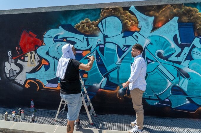 Más de cien artistas urbanos decoran el dique de La Curra, en Cartagena
