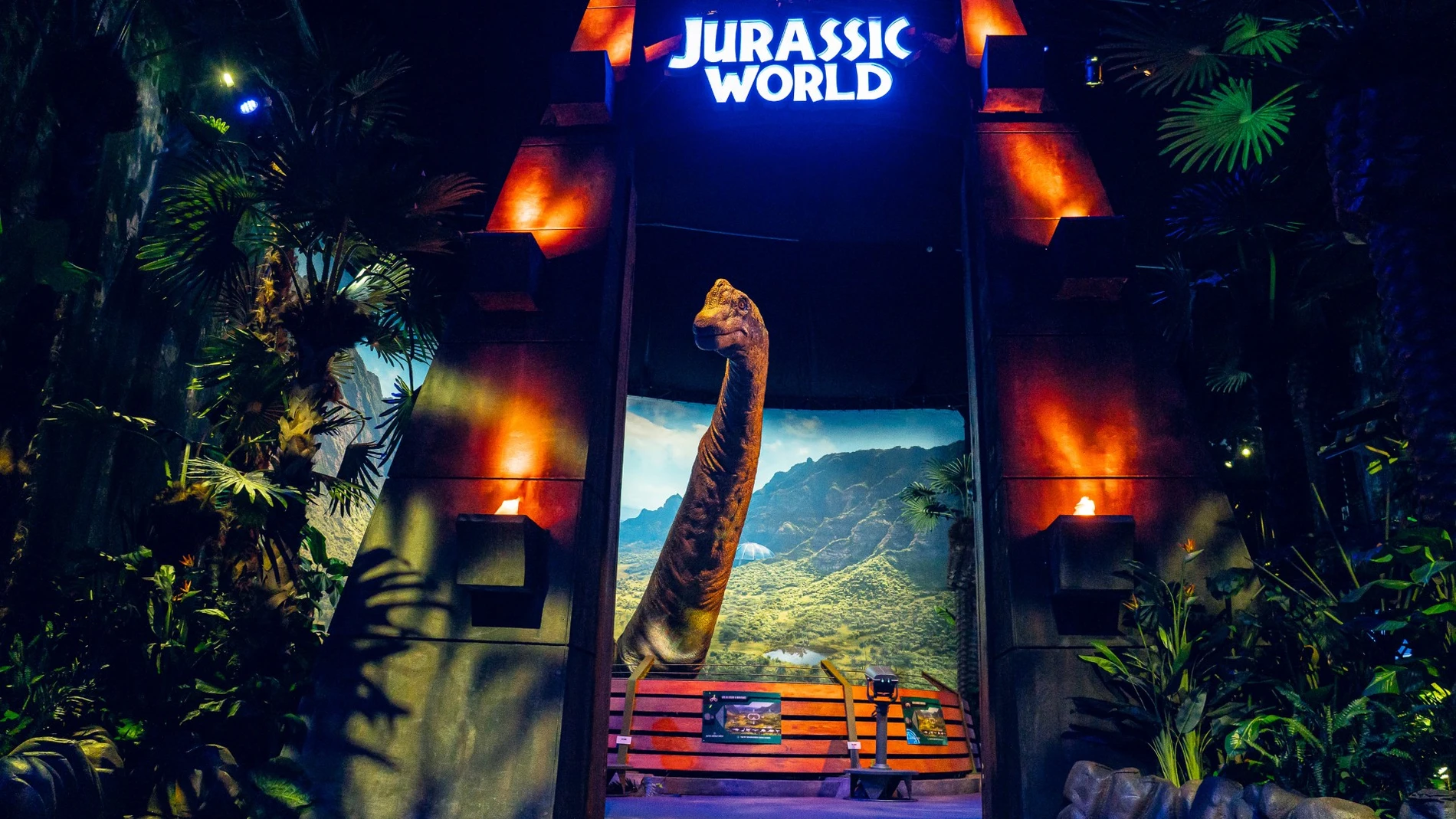 Caminar entre los dinosaurios de Parque Jurásico en Madrid