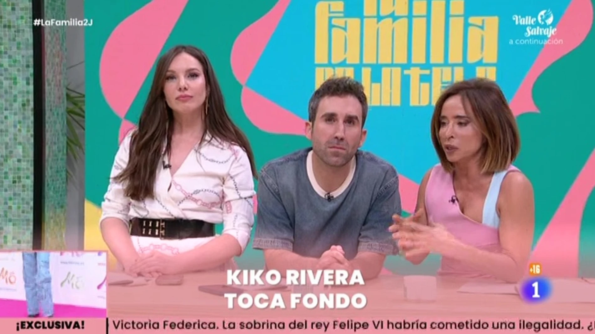 Captura de los presentadores de 'La familia de la tele'