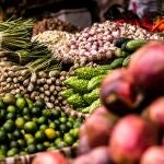 Una de las verduras más barata y beneficiosa es la que menos se come