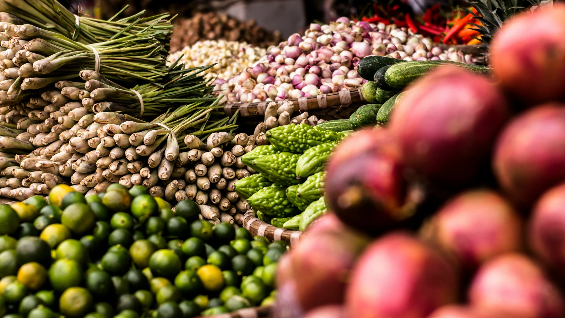Una de las verduras más barata y beneficiosa es la que menos se come
