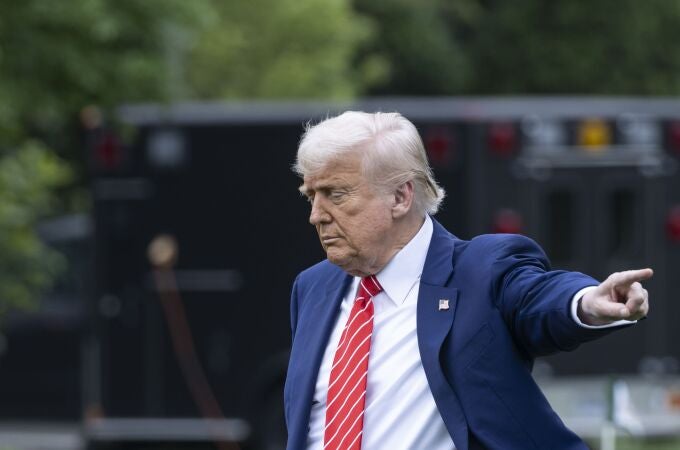 U.S. President Donald Trump departs the White House, May 30, 2025, in Washington, en route to U.S. Steel's Irvin Works in West Mifflin, Pennsylvania.