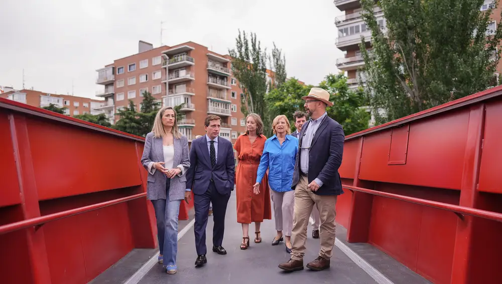 Bruselas.- Salamanca y Chamartín se conectan con nueva pasarela peatonal sobre A2 por graves problemas estructurales de la anterior