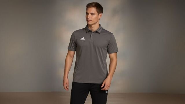 Cansado de camisetas informales los domingos: cambia el chip con este polo Adidas por menos de 20 euros