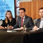 Raúl Fernández, Marta Sabugo y Carlos Varela durante la presentación de las actividades