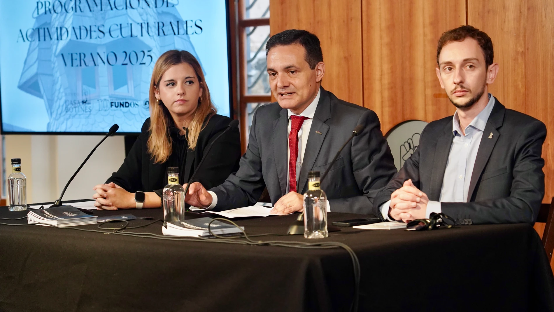 Raúl Fernández, Marta Sabugo y Carlos Varela durante la presentación de las actividades