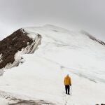 Montaña nevada en Kazajstán