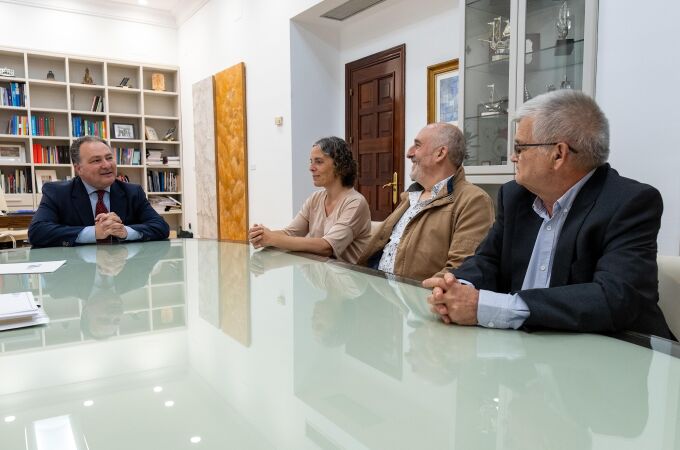 El jurado del premio con los responsables institucionales