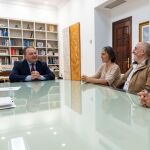 El jurado del premio con los responsables institucionales