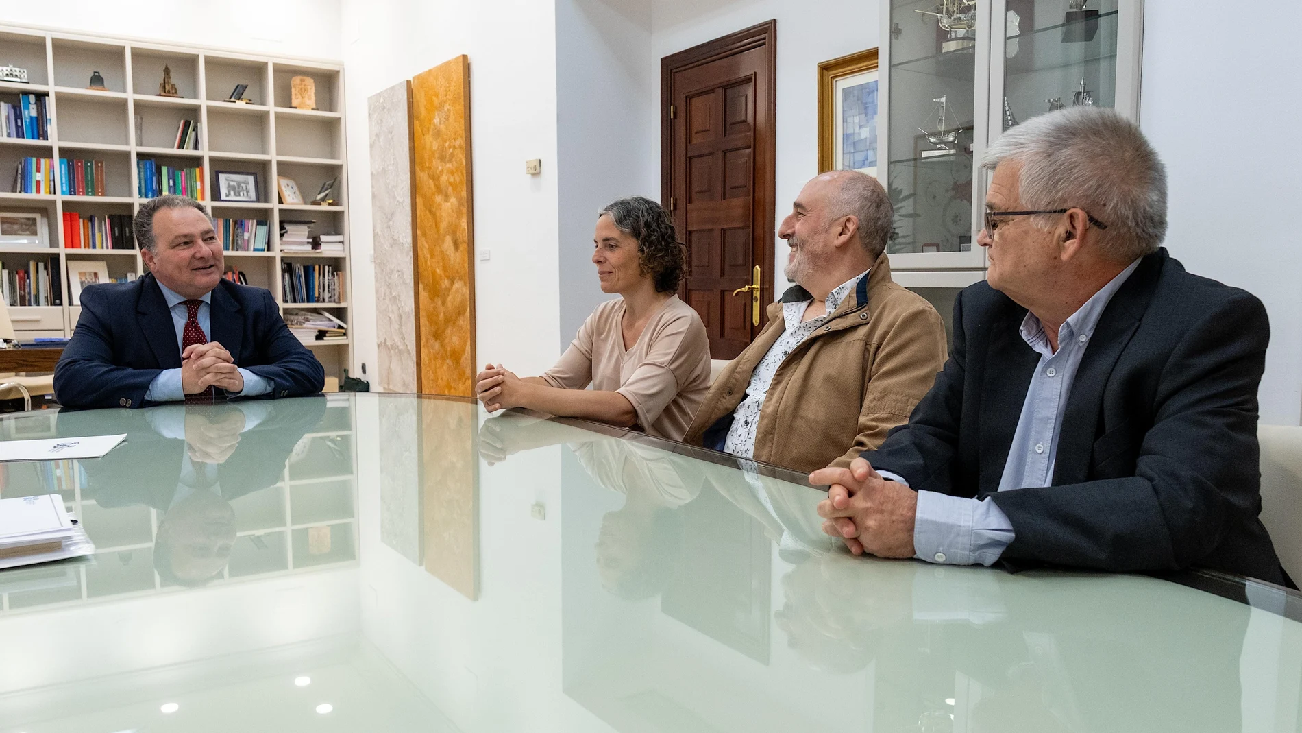 El jurado del premio con los responsables institucionales