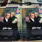  Ejemplares de la revista iraní Tejarat Farda, con el título "El beneficio de la paz" y una imagen del presidente iraní Masoud Pezeshkian y el presidente estadounidense Donald Trump, se ven en un kiosco en Teherán