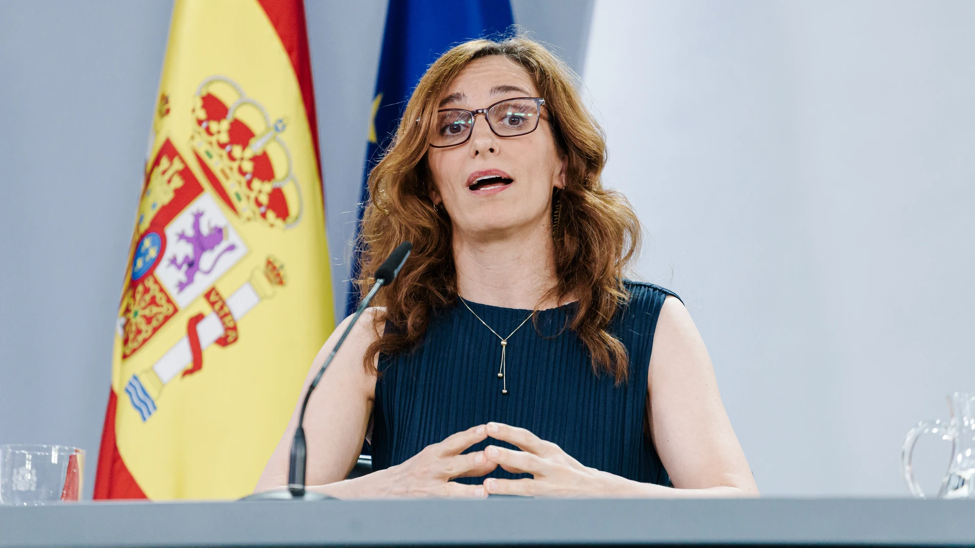La ministra de Sanidad, Mónica García, durante una rueda de prensa posterior a la reunión del Consejo de Ministros, a 3 de junio de 2025, en Madrid (España). El Gobierno ha aprobado en el Consejo de Ministros un real decreto que establece la creación de 50 nuevas plazas de jueces y 42 de fiscales especializados para reforzar las Secciones de Violencia sobre la Mujer que formarán parte de los nuevos Tribunales de Instancia. Esta medida, impulsada por el Ministerio de la Presidencia, Justicia y...