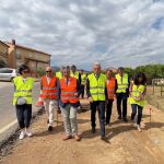 San zMerino visita junto a José Francisco Hernández, entre otros, las obras de mejora de la travesía de Burgohondo, en la provincia de Ávila