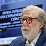 Santiago Aparicio, presidente de la patronal CEOE Castilla y León, interviene en la jornada sobre IA en el sector textil