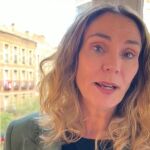 Ángela durante su vídeo