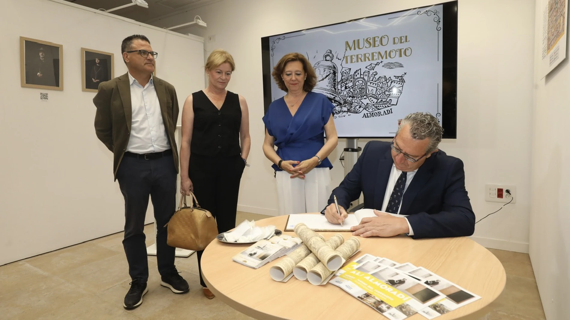El presidente de la Diputación de Alicante, Toni Pérez, ayer en el museo del terremoto