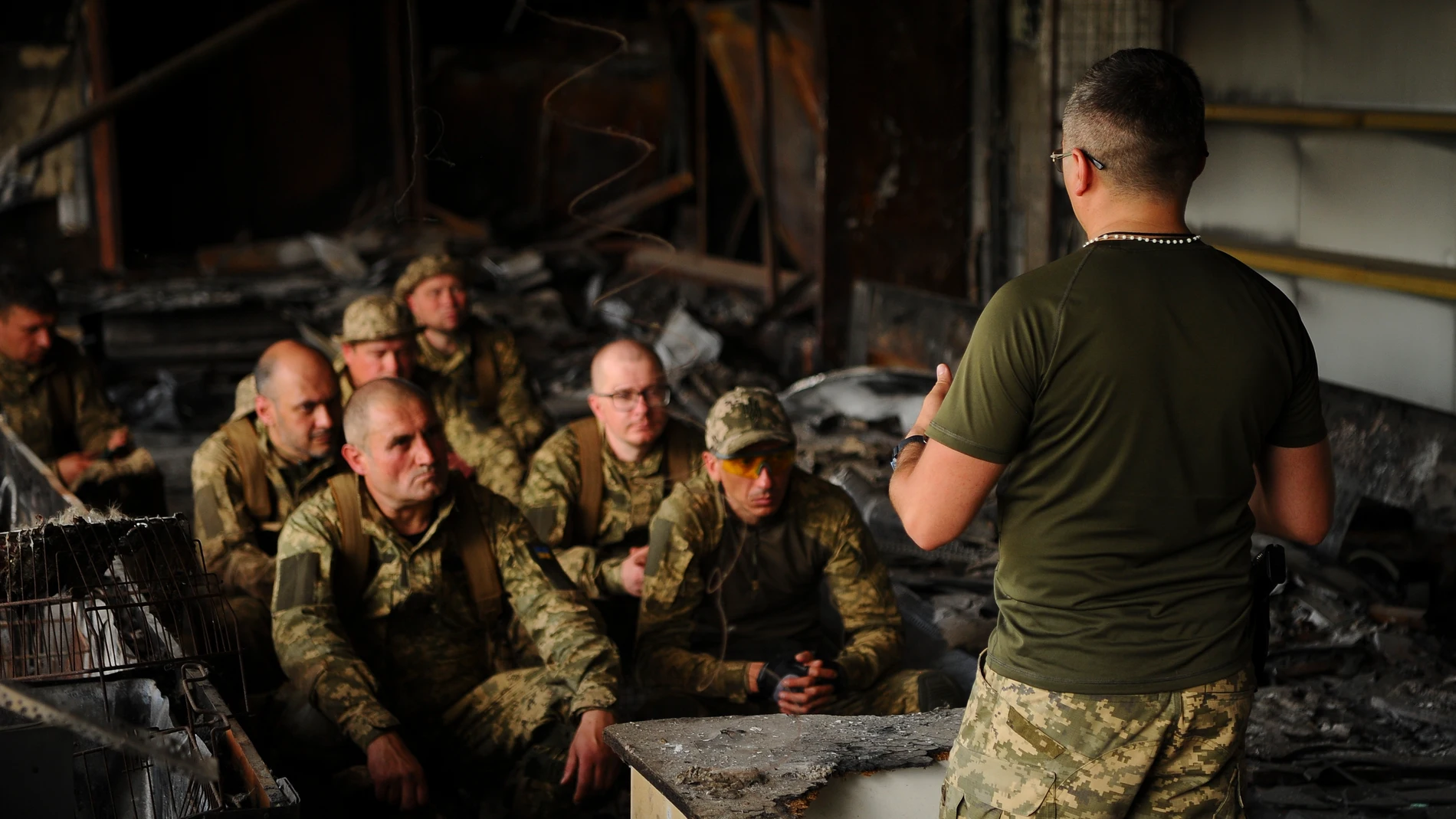 Undisclosed (Ukraine), 03/06/2025.- A handout photo made available by the press service of the 127 Separate Brigade of Territorial Defense of the Armed Forces of Ukraine on 03 June 2025 shows recruits undergoing physiological adaptation training at an undisclosed location near the frontline in the Kharkiv region, northeastern Ukraine, 01 June 2025, amid the Russian invasion. (Rusia, Ucrania) EFE/EPA/127TH TERRITORIAL DEFENSE BRIGADE HANDOUT HANDOUT EDITORIAL USE ONLY/NO SALES