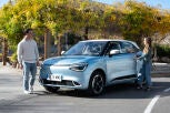 Dongfeng premia con una unidad del modelo Box al estudiante con mejor nota en las pruebas de acceso a la universidad (PAU)