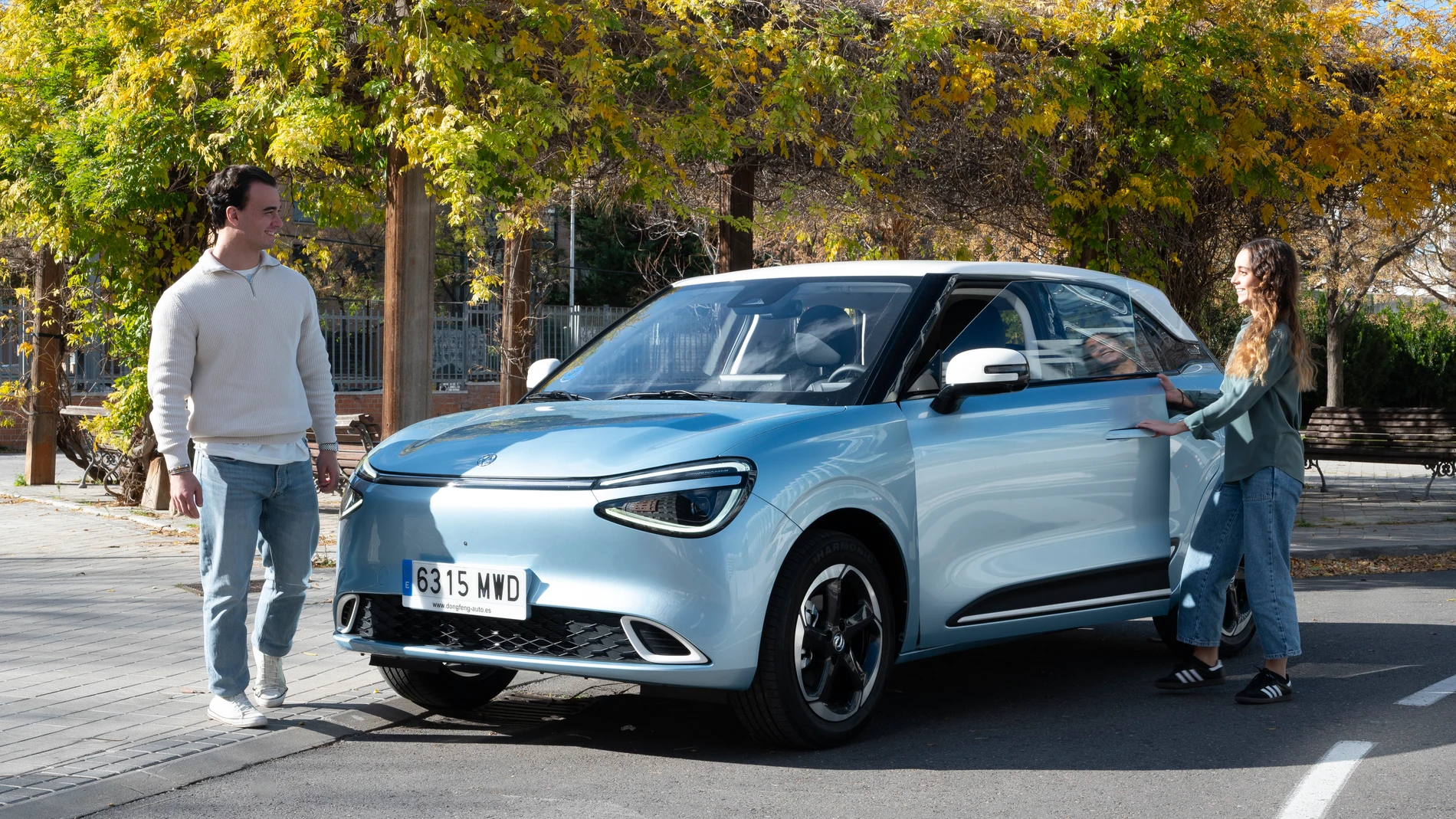 Dongfeng premia con una unidad del modelo Box al estudiante con mejor nota en las pruebas de acceso a la universidad (PAU)