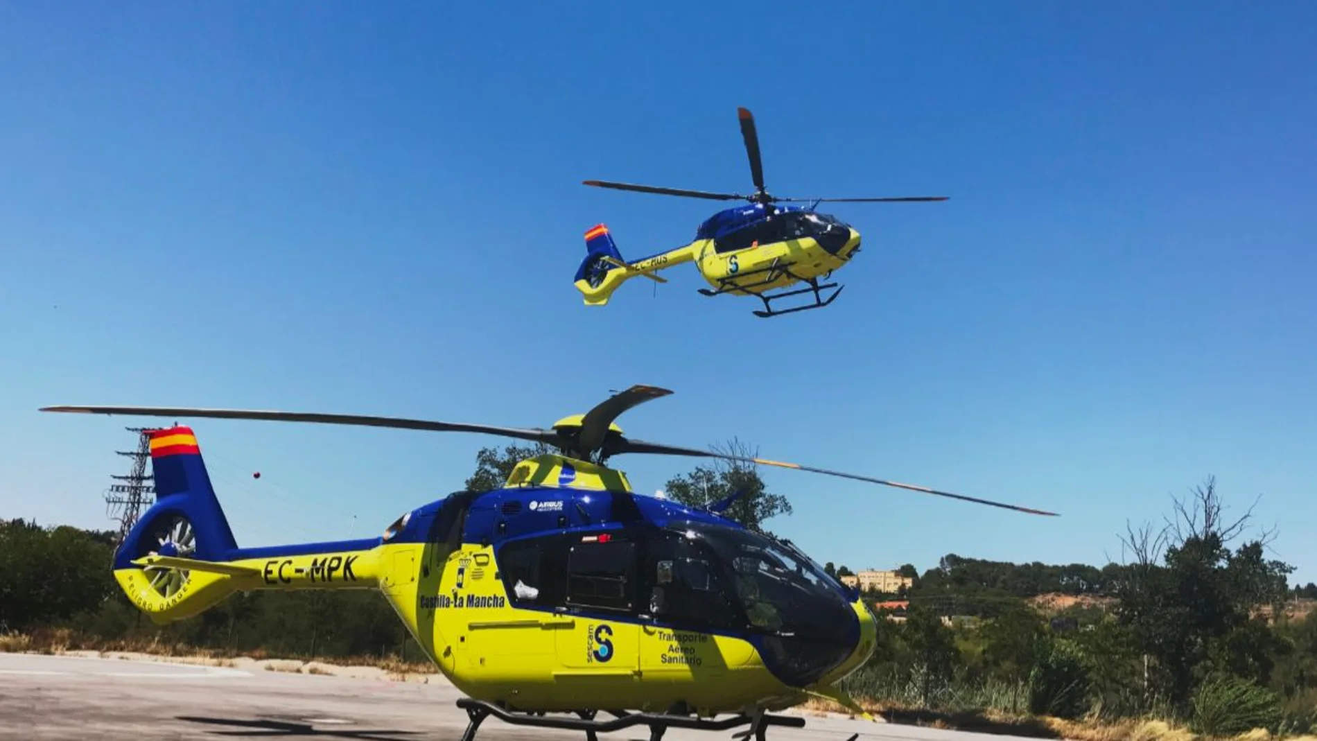 Dos helicópteros del Sescam.