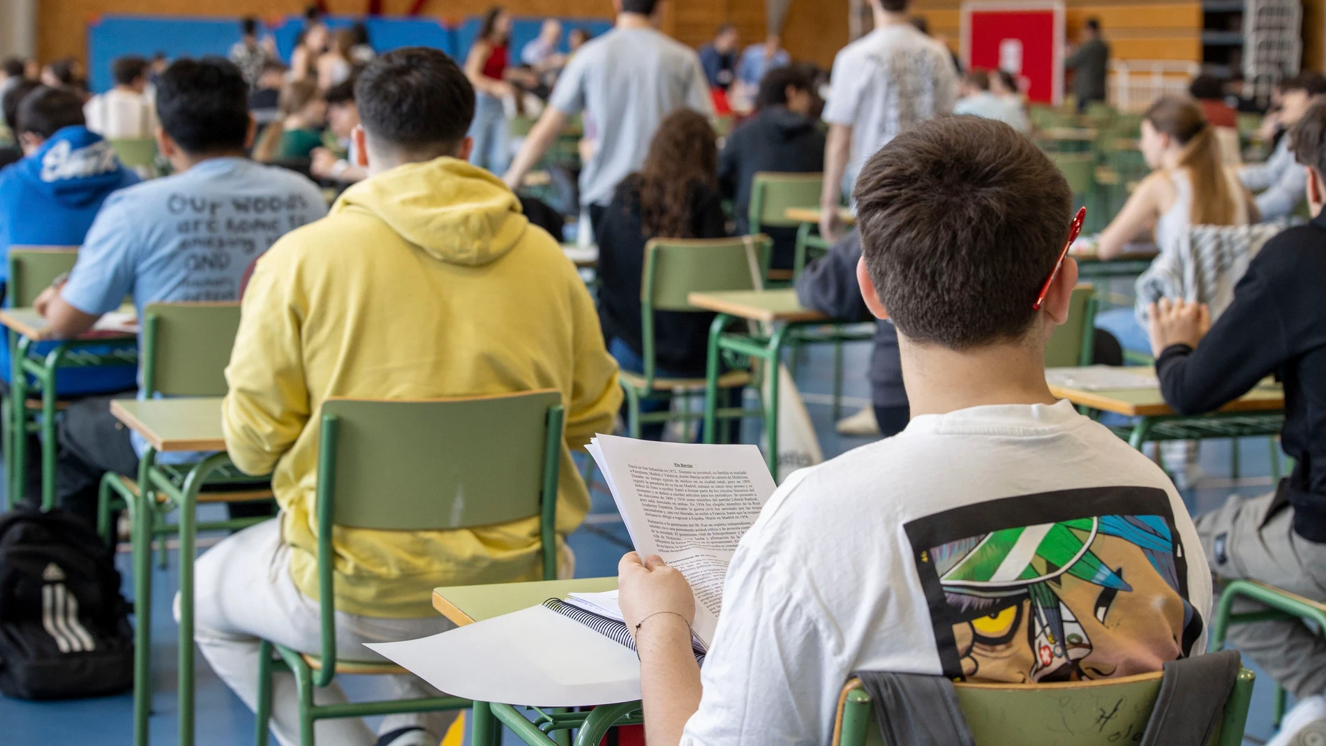 LOGROÑO 03/06/2025.- Un total de 1.598 alumnos matriculados en La Rioja, se presentan estos días a las Pruebas de Acceso a la Universidad (PAU), este martes en Logroño.-EFE/ Raquel Manzanares