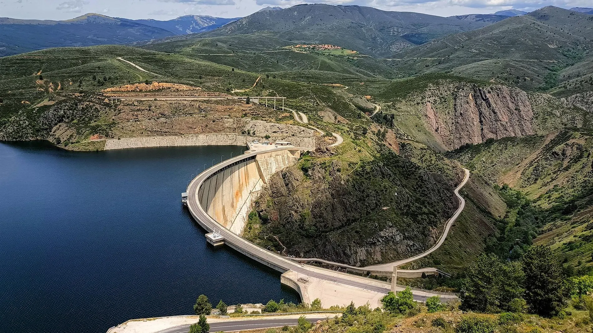 Los embalses están al 76,8%, con 43.038 hm3