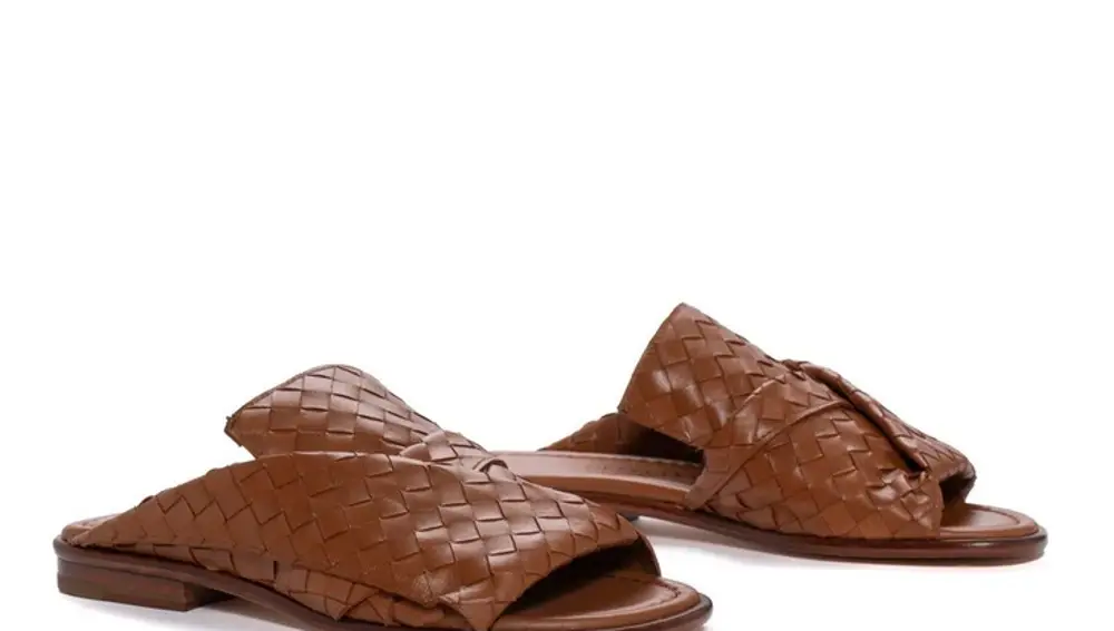 Sandalias planas.
