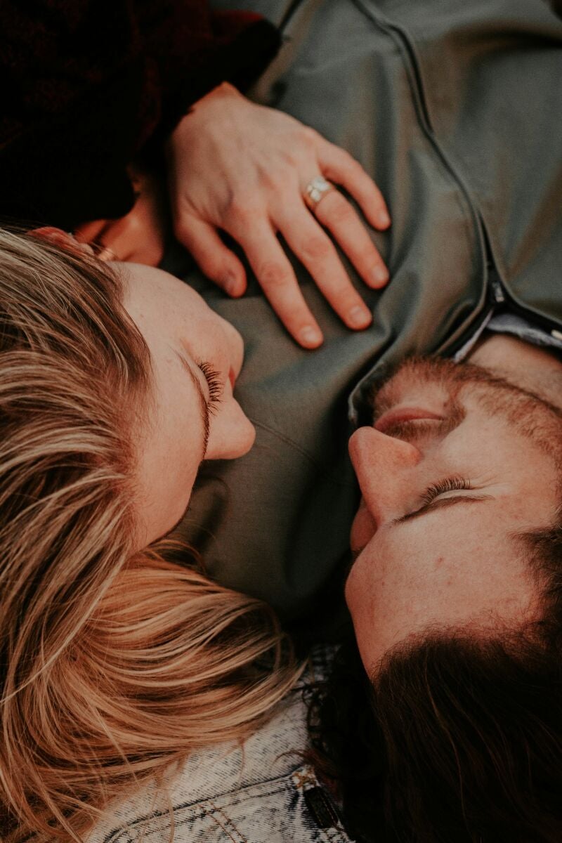 Lo que sí hacen las parejas que duran muchos años (y funciona)