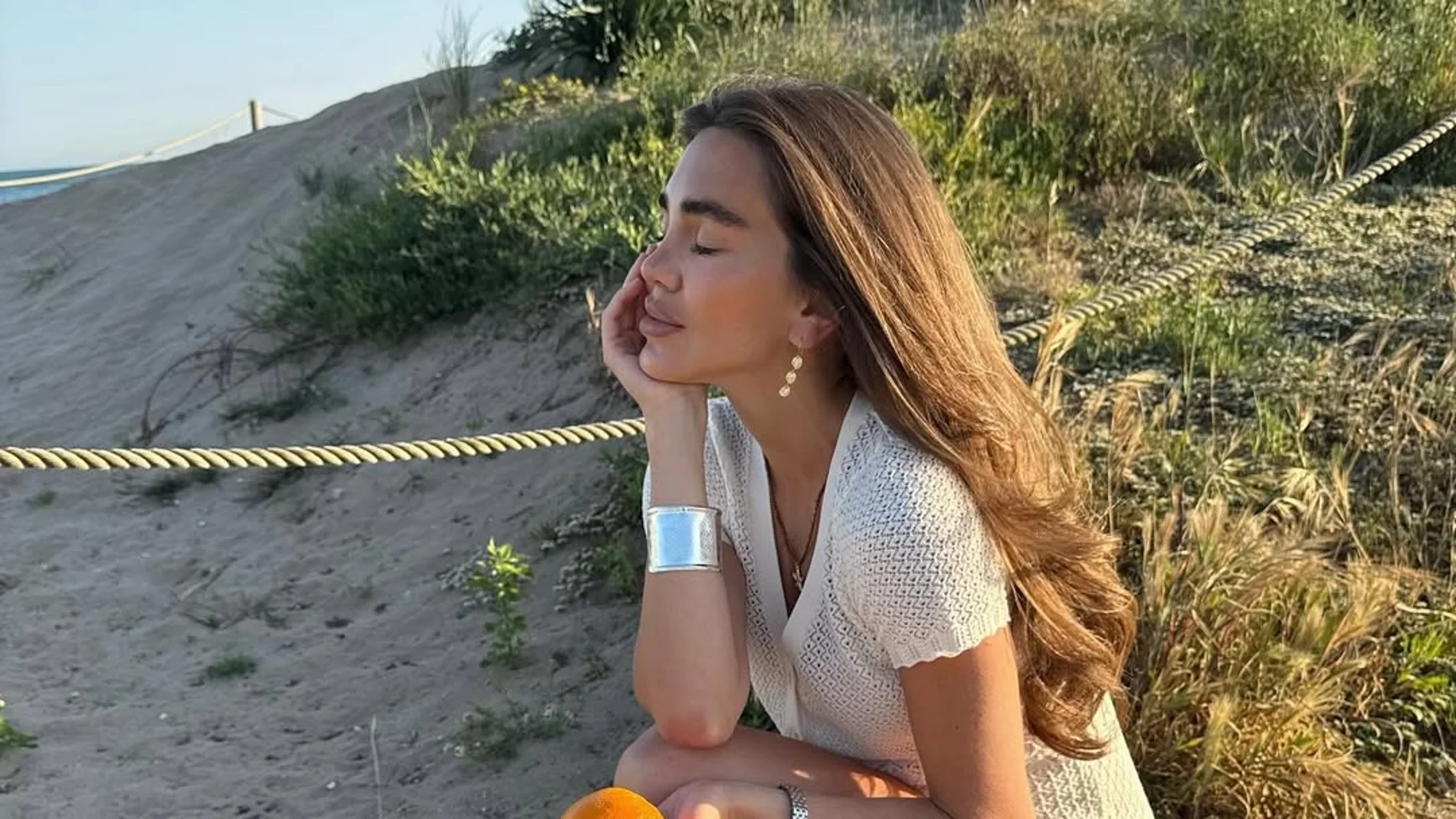 Influencer con piel bonita.