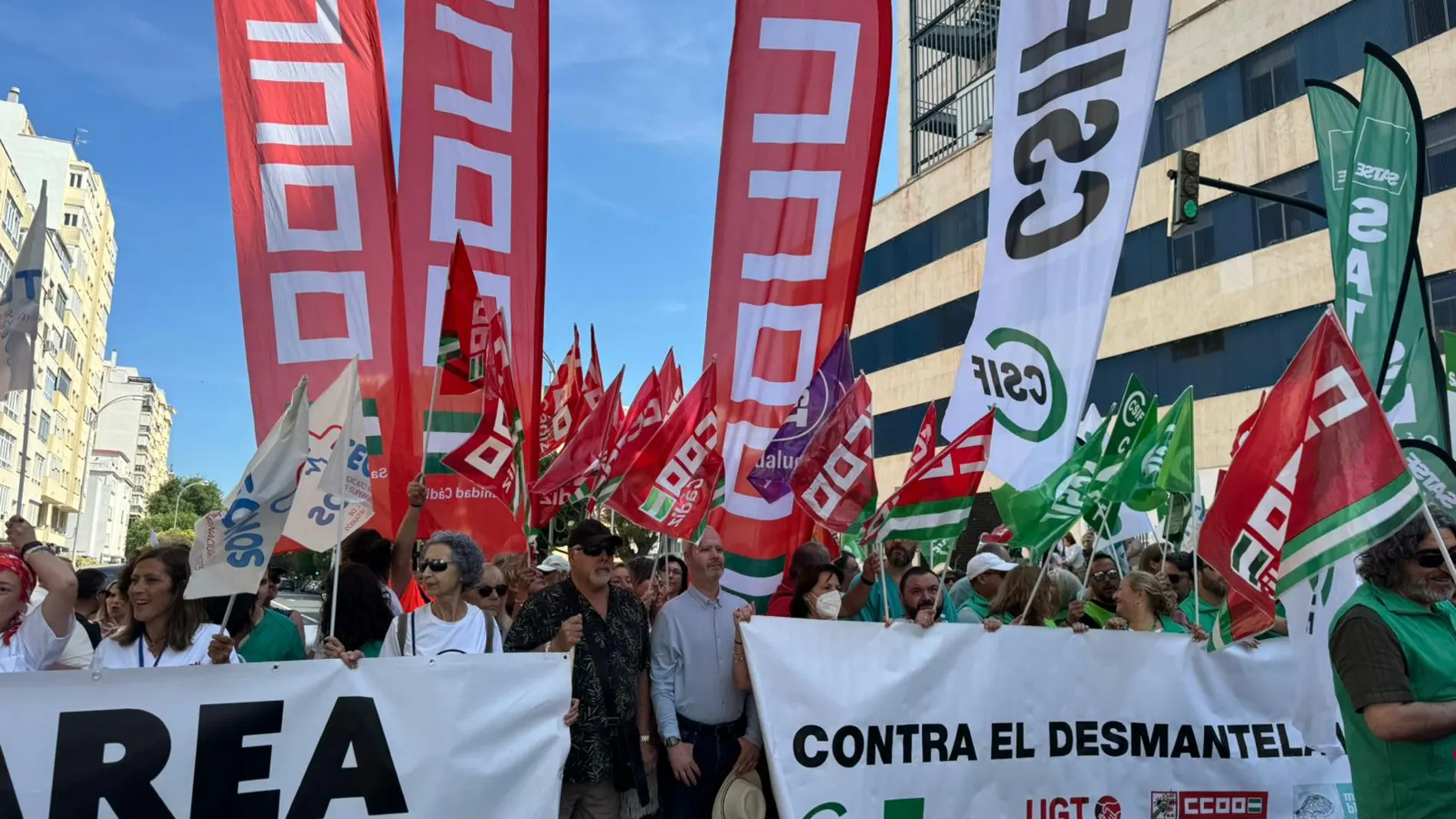 Sindicatos sanitarios se manifiestan en Cádiz contra el plan de verano del SAS