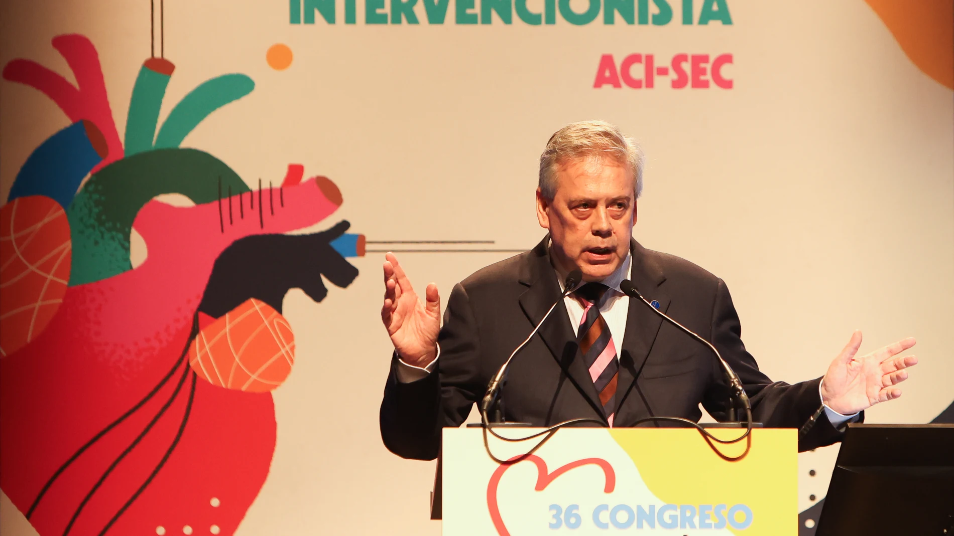 SANTIAGO DE COMPOSTELA, 05/06/2025.- El conselleiro de Sanidad, Antonio Gómez Caamaño, interviene esta mañana en el acto inaugural del 36º Congreso de la Asociación de Cardiología Intervencionista de la Sociedad Española de Cardiología, este jueves en Santiago. EFE/Xoán Rey