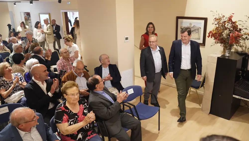 Mañueco reivindica los lazos con Cataluña: «La realidad es tozuda y se impone"