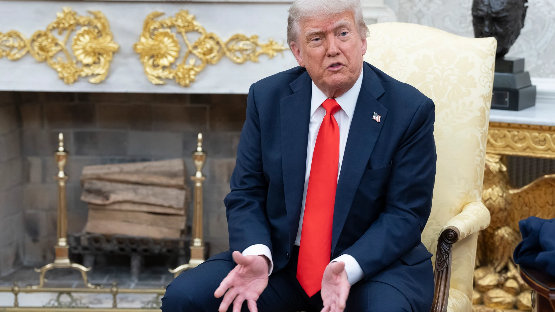 Washington (United States of America), 05/06/2025.- US President Donald Trump speaks during a meeting with German chancellor at the Oval Office of the White House in Washington, DC, USA, 05 June 2025. (Alemania) EFE/EPA/CHRIS KLEPONIS / POOL