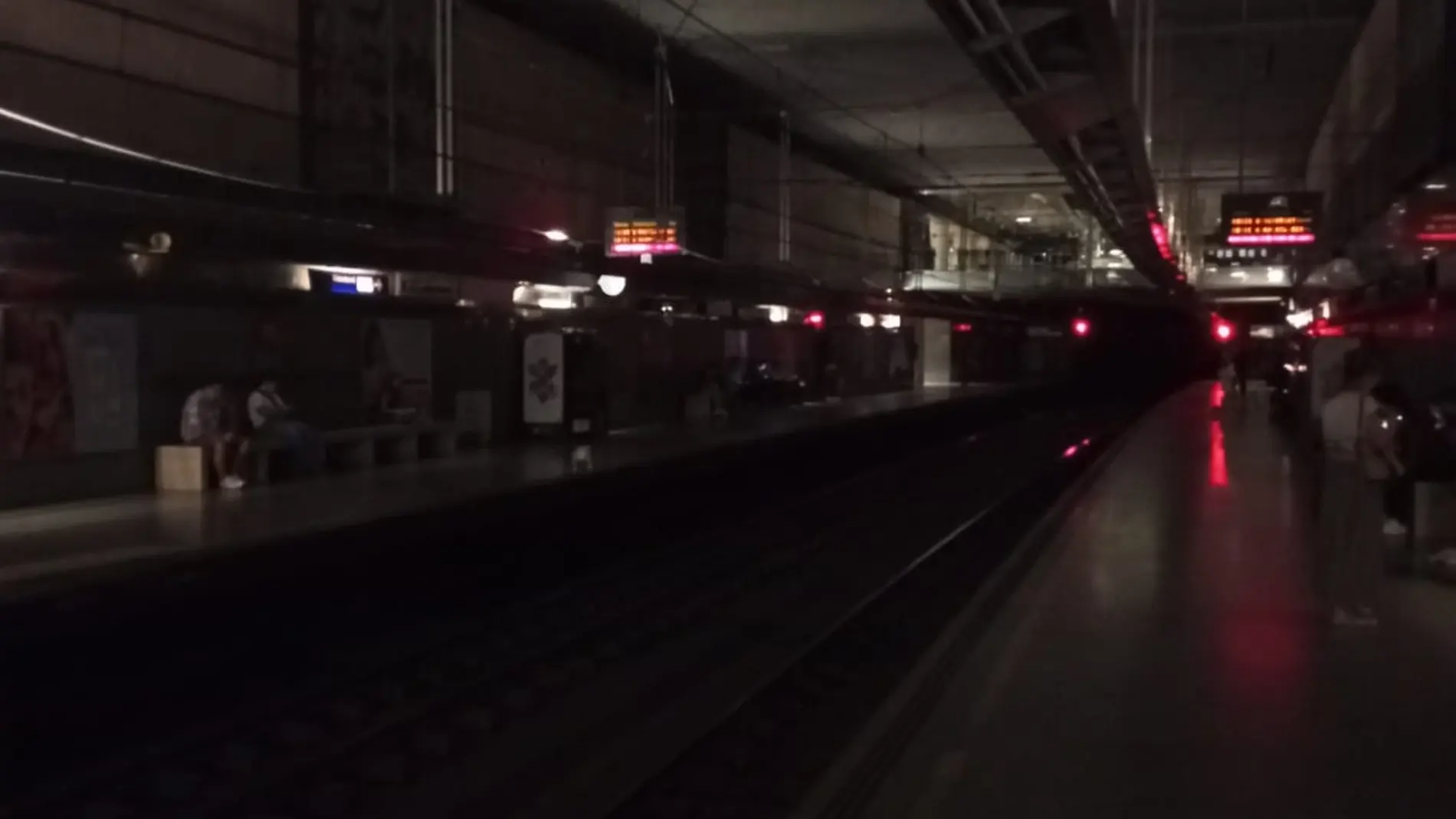 La estación de Benimaclet, a oscuras