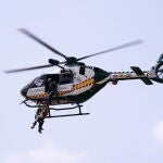 Un helicóptero de la Guardia Civil, durante las prácticas de rescate
