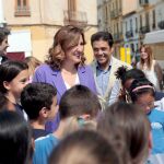 La alcaldesa ha estado en Patraix presentando los ecoparques móviles