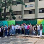Foto de familia de alumnos, profesores y doctores del programa Stay Healthy de la Fundación Quirónsalud