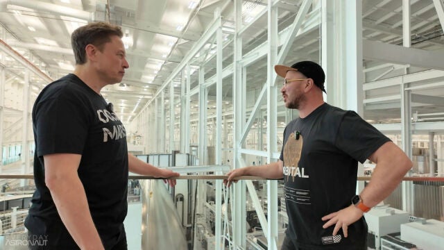 Elon Musk y Tim Dodd compartieron los instantes previos al noveno lanzamiento de SpaceX