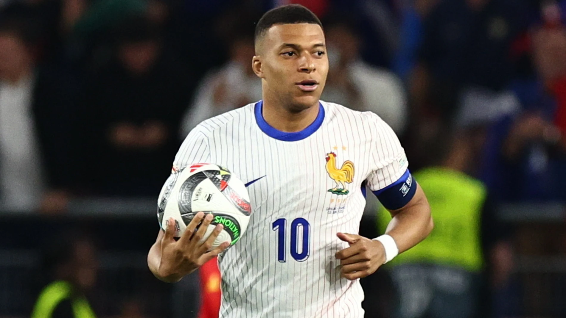 Stuttgart (Germany), 05/06/2025.- France's Kylian Mbappe runs with the ball in his hand after scoring the 4-1 goal during the UEFA Nations League semi-final soccer match between Spain and France, in Stuttgart, Germany, 05 June 2025. (Francia, Alemania, España) EFE/EPA/ANNA SZILAGYI