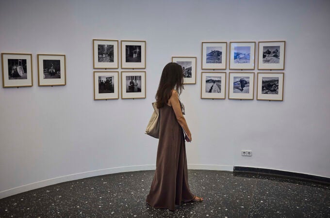 La exposición cuenta con una serie de fotografías que Dora Maar tomó en Barcelona en 1933, un periodo de deriva a punto de desembocar en la Guerra Civil
